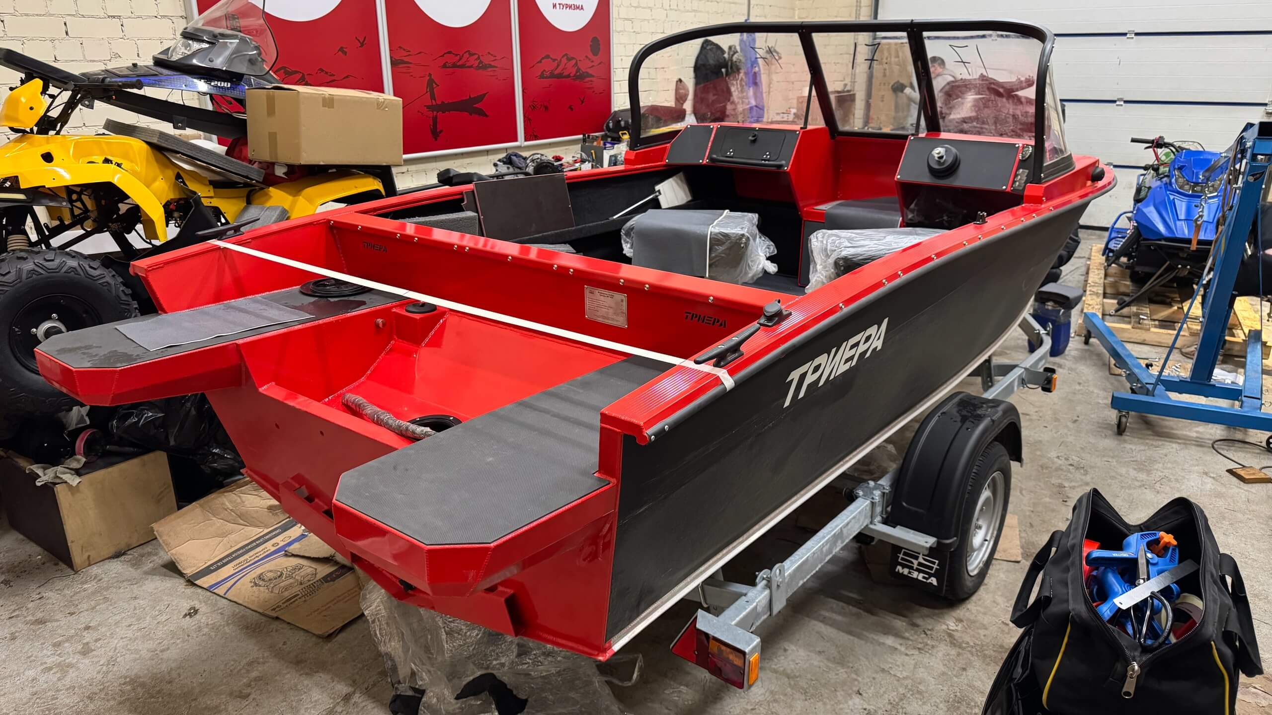 Тент ТРИЕРА 460 Фиш (каленое стекло, скругленная рамка) с 2025г.